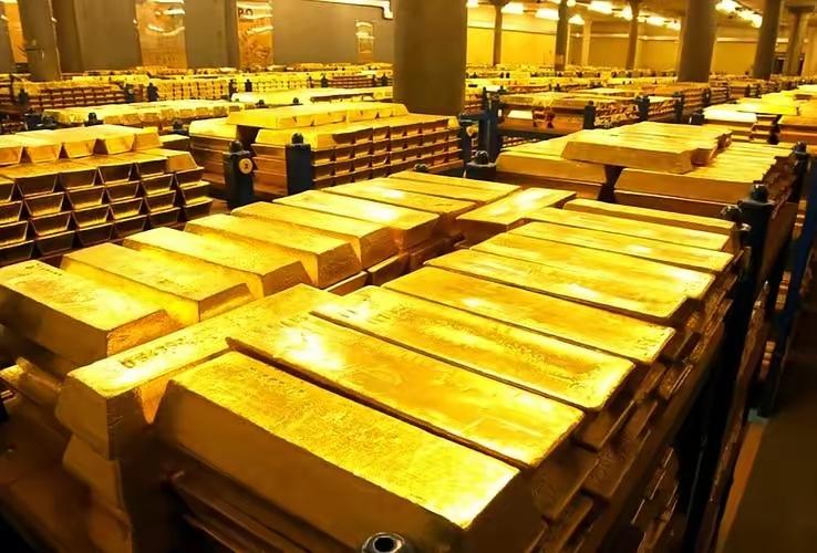 3月6日，匈牙利在布达佩斯扣下两辆乌克兰国有储蓄银行装甲运钞车。7人被控制。车上