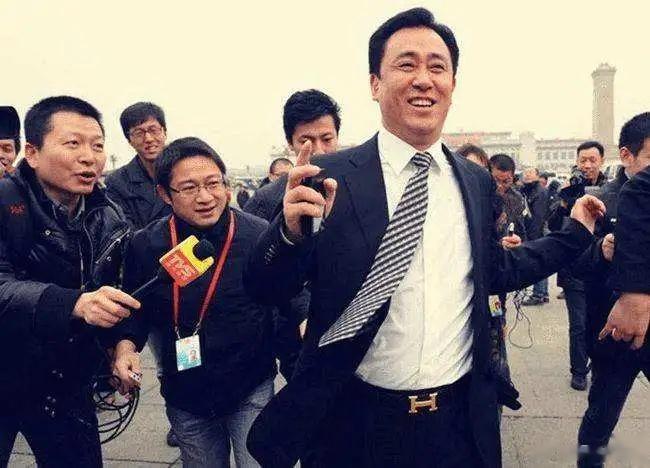 “皮带哥”许家印的时代落幕了！眼看他起高楼，眼看他宴宾客，眼看他楼塌了。对此，您
