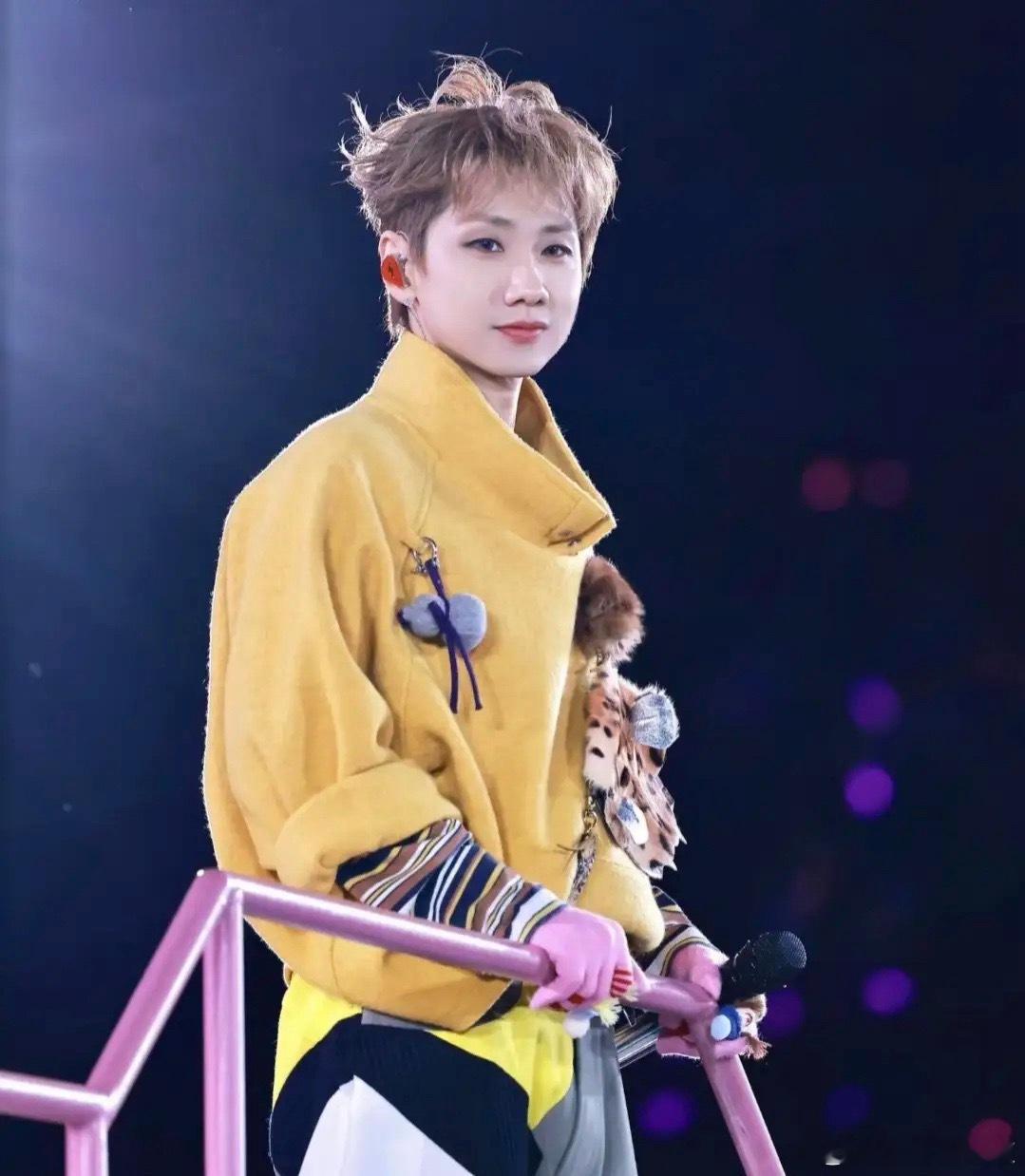 汪苏泷说1月1日元旦节那天大哭一场并不是因为演唱会的事儿，而是因为被冻哭了，一个