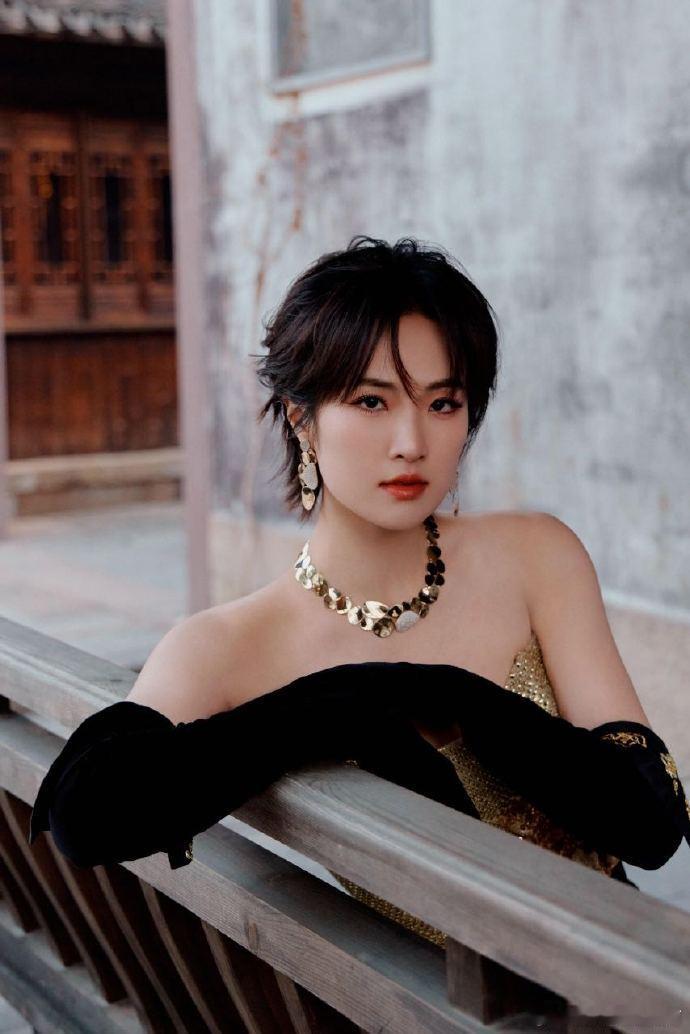 姚安娜从美容院冲进急诊室 就喜欢姚安娜这种认真琢磨演技的演员 