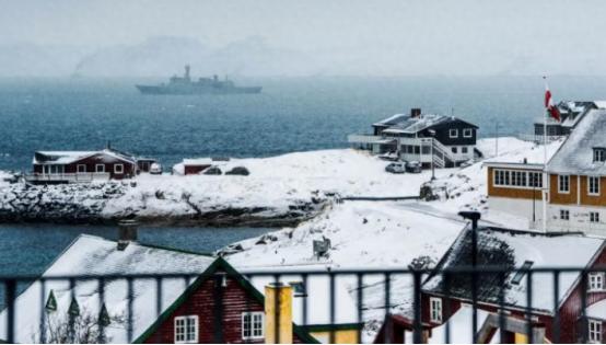 好家伙，美国又要抢别人地盘了，正忙着跟丹麦谈判，要在格陵兰岛用三个军事基地，更有