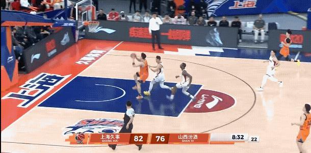 这就是上海男篮签下张镇麟最大的意义，就是让比赛观赏性进一步提高，充满更多的暴力美