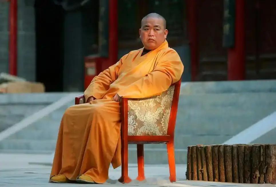 穿鞋超标脱鞋达标园方问难道脱鞋玩 这个乐园主管生活一定很不愉快，有必要这么较真儿