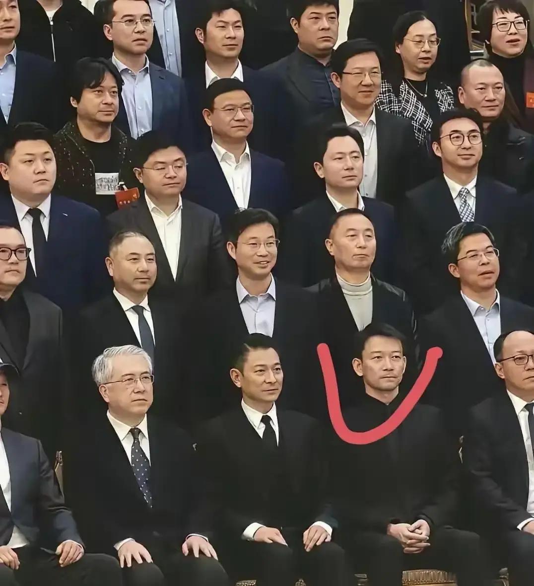 为什么大导演压上几亿投资，只敢找62岁的刘德华托底？
 
你看不懂的行业秘密，藏