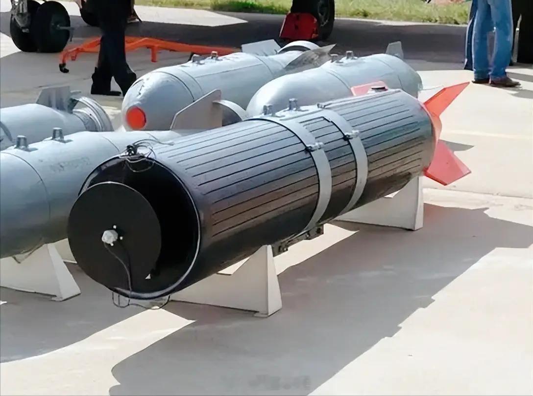 1月6日下午，东方突然宣布，对日本军事用户，禁运军民两用物资和技术。高市早苗的搞