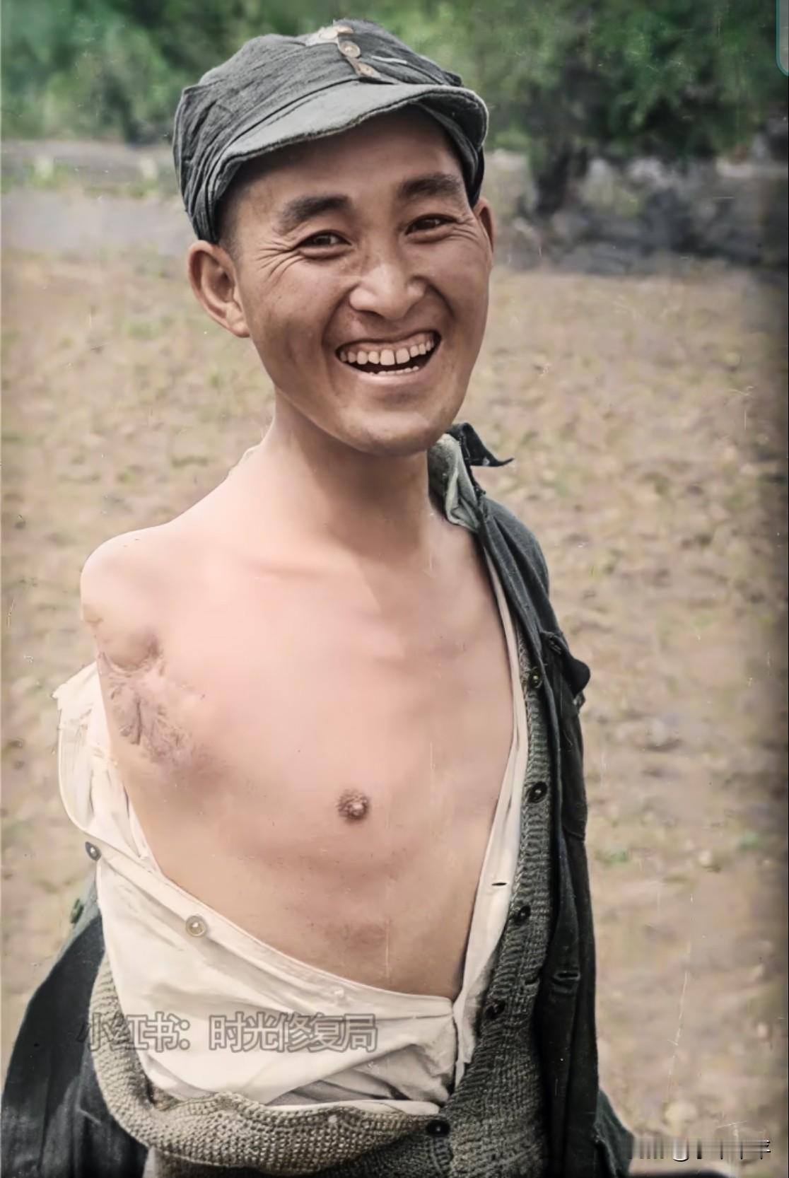 著名的左手书法家，开国少将左齐，不佩服不行！
将军抗战时右臂受伤，受条件限制，白