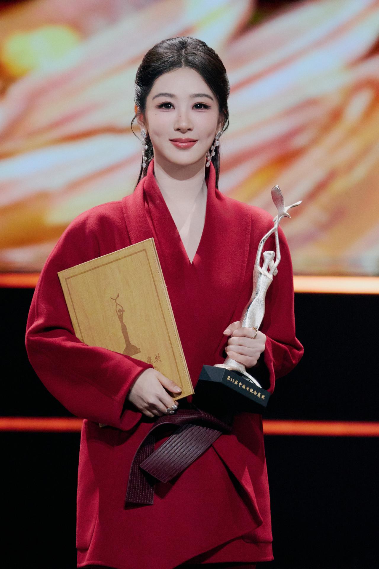 看了杨紫现在的脸
忍不住想问
她还能撑多久?

医美无可厚非
特别是演员为了保持