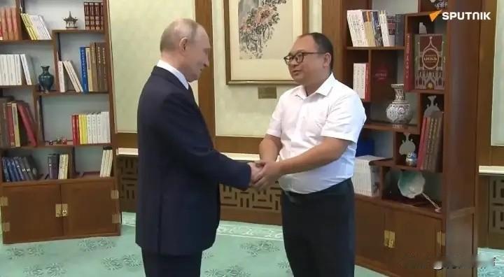 5月20日下午，俄罗斯总统普京在钓鱼台国宾馆会见了一位特殊的客人。他既不是副总理