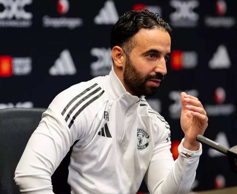 📢 鲁本·阿莫里姆谈科比·梅努的兄弟在周一穿的T恤：“穿T恤的不是科比·梅努。