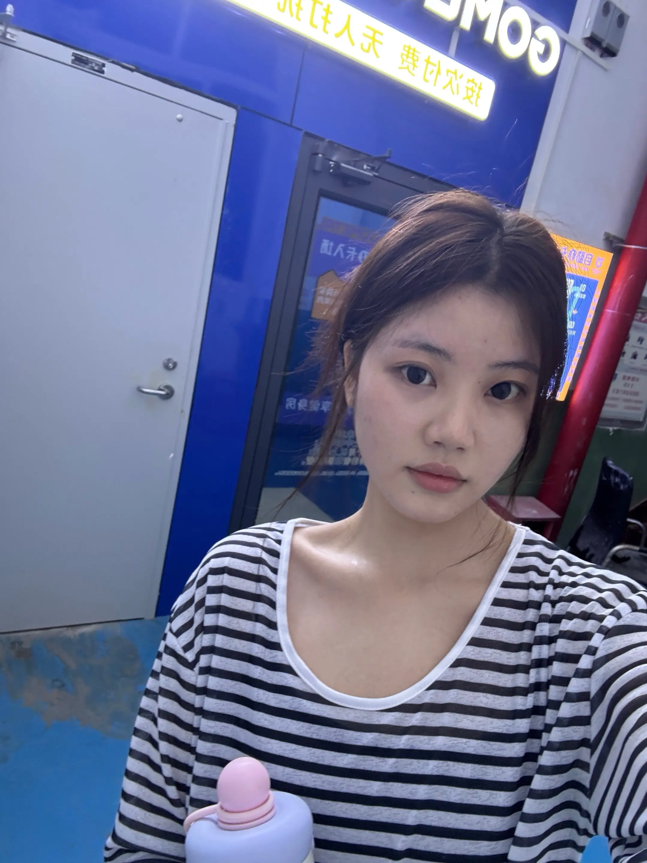 长了满脸的痘痘😭。