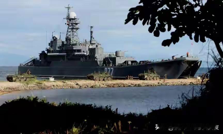 高市早苗没想到，俄军登陆舰登上千岛群岛，普京直接对日本来硬的