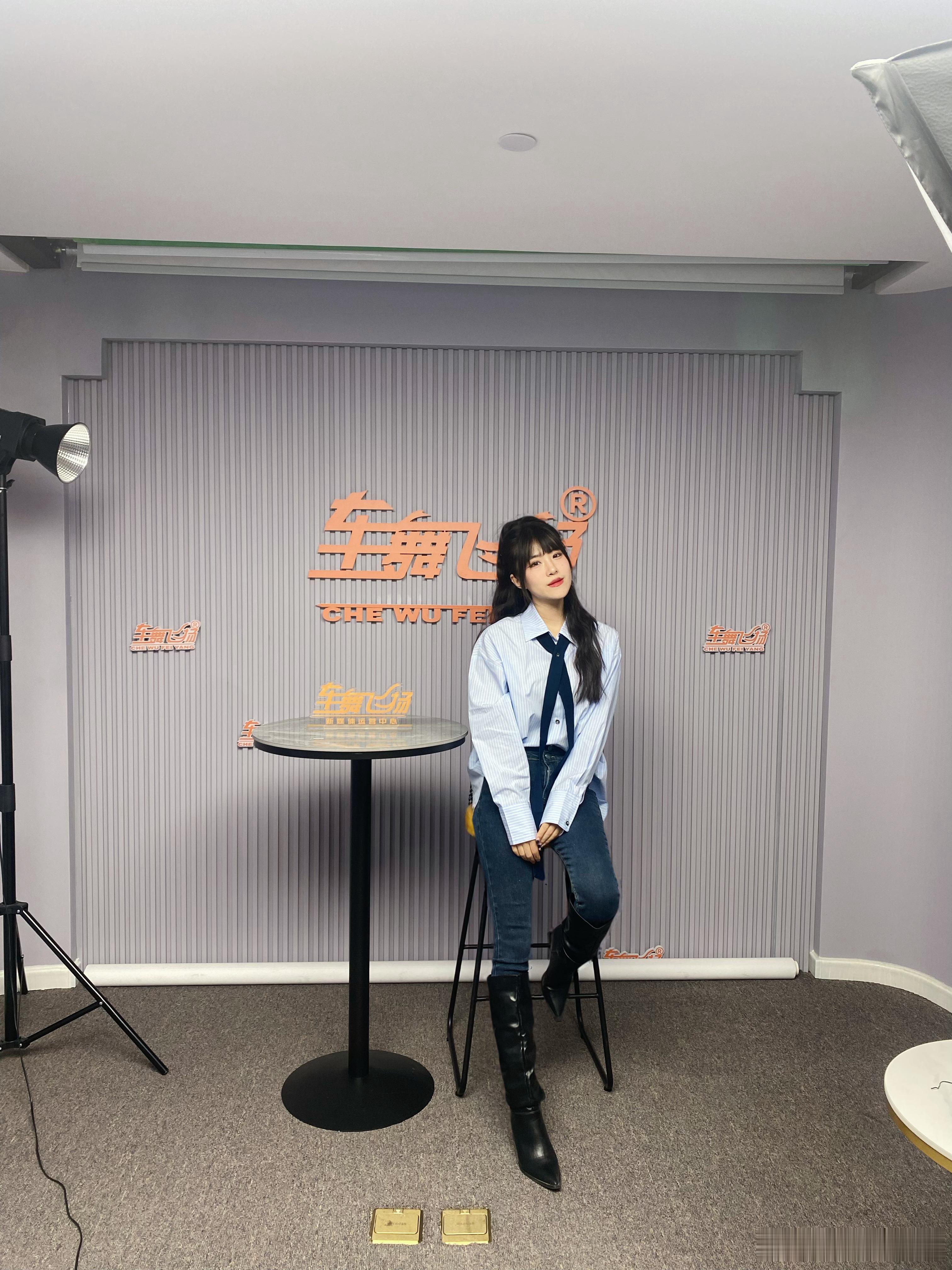 进演播室录节目前….先给大家抽个奖叭？三杯咖啡的🧧哦～☕️  希望大家【周一美