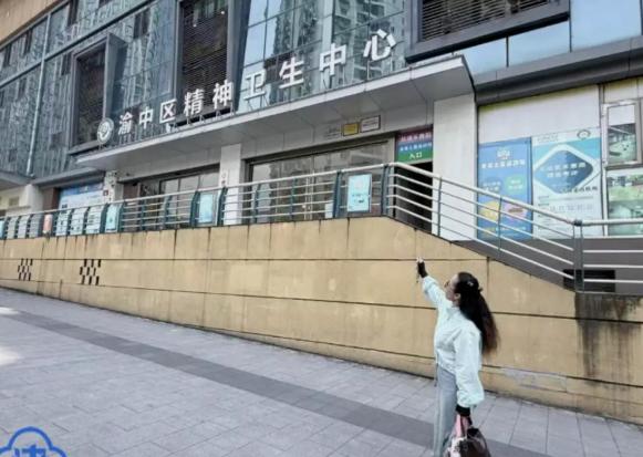 “离大谱！”

重庆一女子，因为对医生说了句“有时候真的不想活了”，结果被当成精