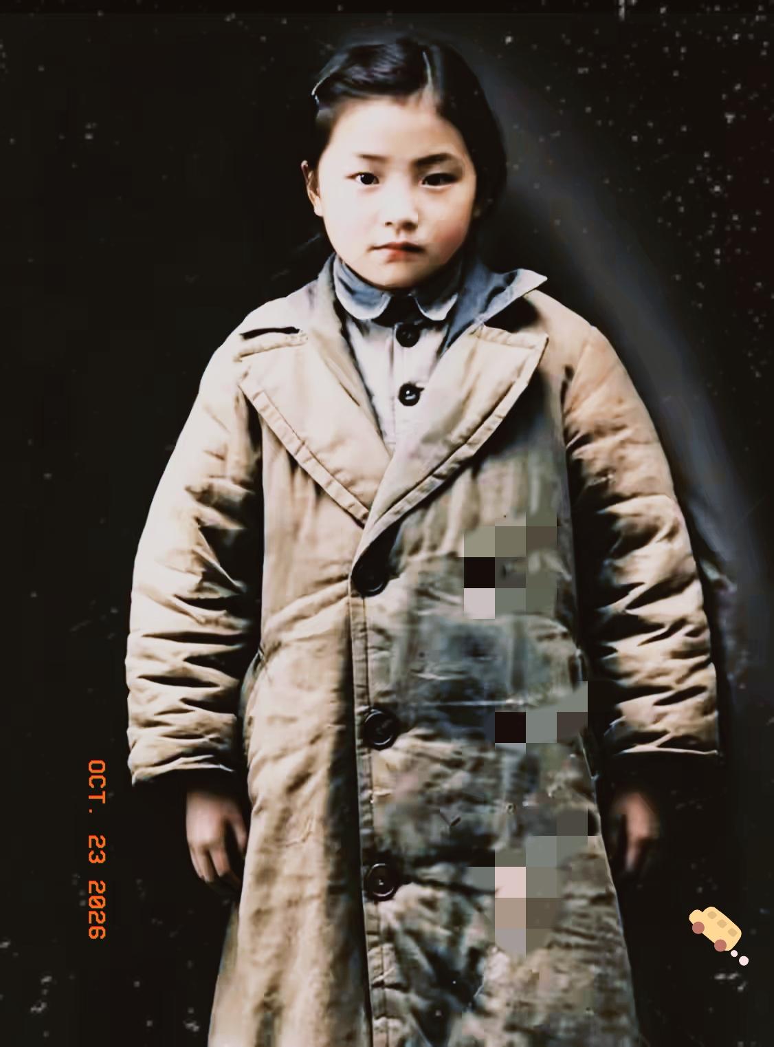 别再把这张照片当成影视剧截图了，这不是演员演出来的模样，她就是长征里年龄最小的女