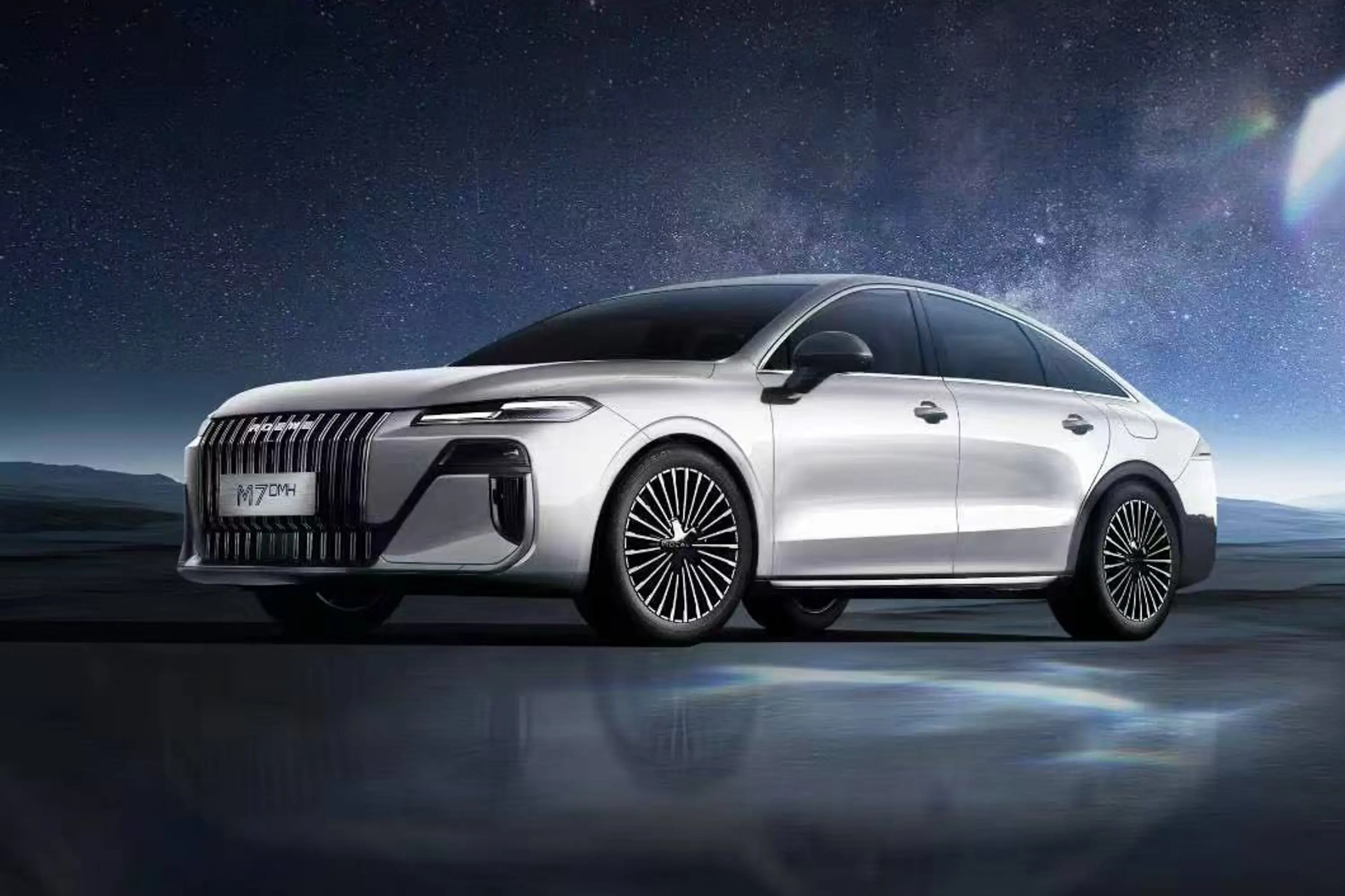 开荣威 M7 DMH 这段时间，真被它的车机圈粉了，跟它聊天完全不用硬凹指令，随