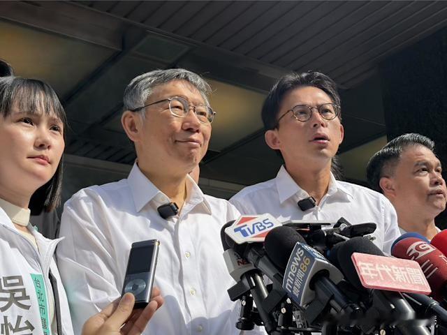 传讯向柯建铭打气？柯文哲自称「社会更生人」， 没有联络方法。

民进党立院党团2