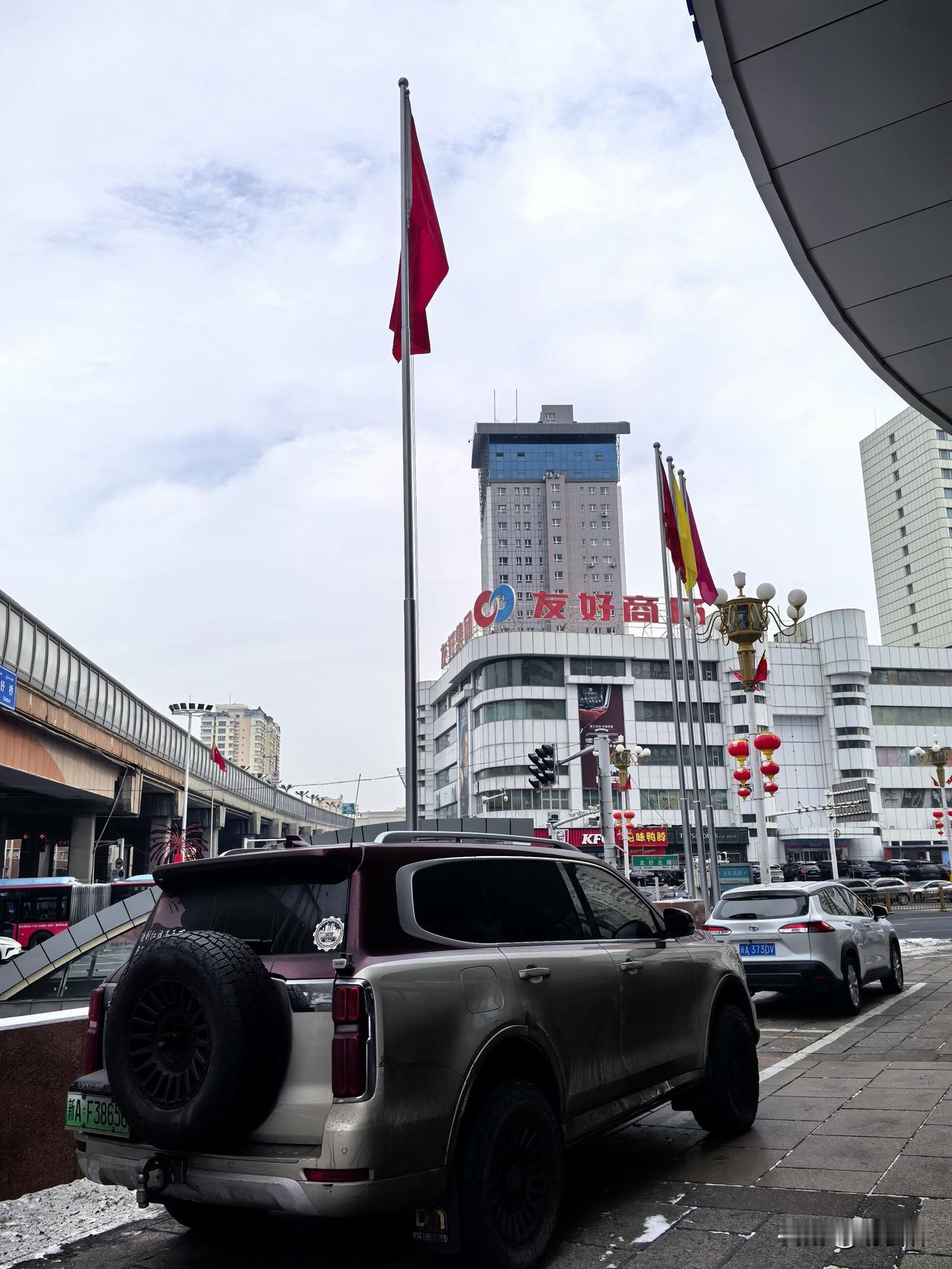 已经好几年没踏入乌鲁木齐友好路的新华国际图书城了。多年前，我在这附近居住，每逢周