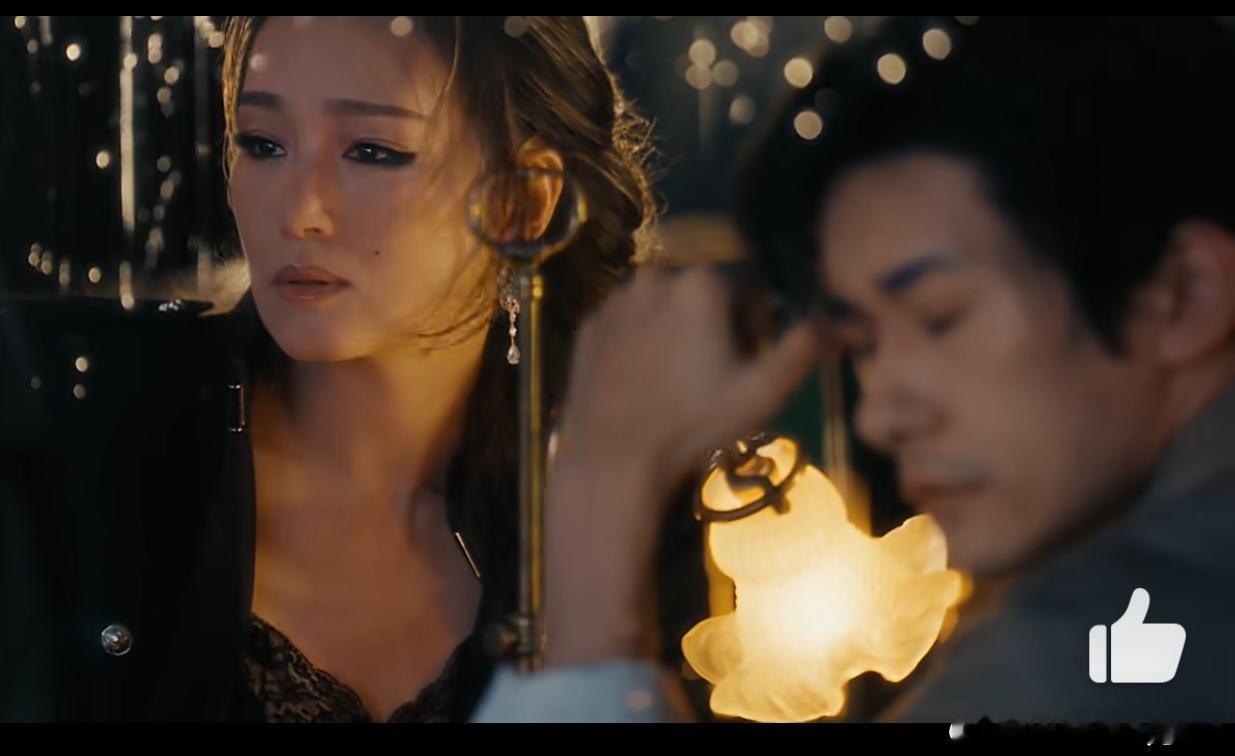 难为巩俐了。。 ​​​