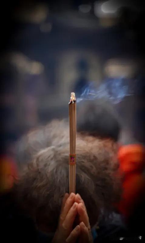 修行的真谛，其实是一场回归内心、完善自我、关爱世界的旅程。
在这纷繁世界，我们常