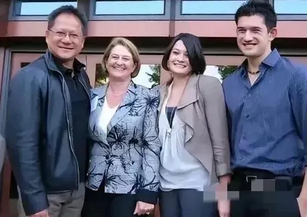 怪不得有这么一种说法，说华人和白人结婚，不出三代，基本就看不到华人的模样咯。英伟