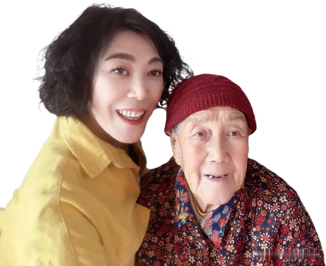 今日，温暖温馨，
今日，喜悦喜庆。
母亲，您以九十九个春秋的慈爱与坚韧不拔的生命