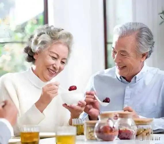 性生活对于老年人重要吗？提醒：好处还挺多，但4个细节也要注意
 
大众普遍默认亲