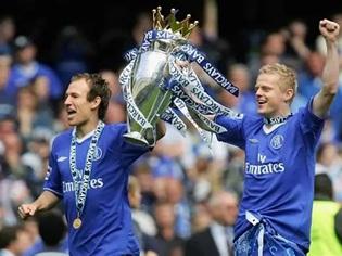 穆一期的切尔西队，左罗本右达夫的边路进攻组合，是当时英超开挂般的存在。

两位边