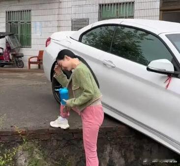 这是我见过，最淡定的女司机 ​​​