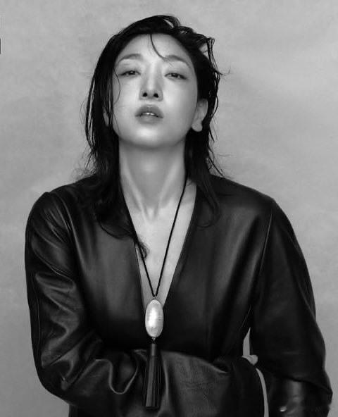 韩国杂志镜头下的安藤樱，性感迷人。 ​​​