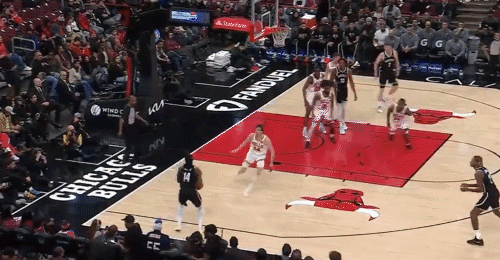 虚晃+隔扣！这力度我打“9分”！你呢友友？