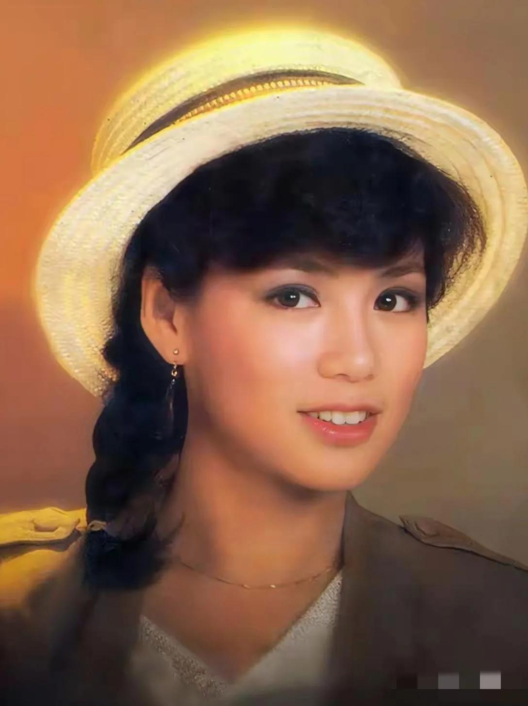 三位港星的帽子照，我觉得翁美玲的最漂亮，米雪的其次，钟楚红的最一般，你觉得是这样