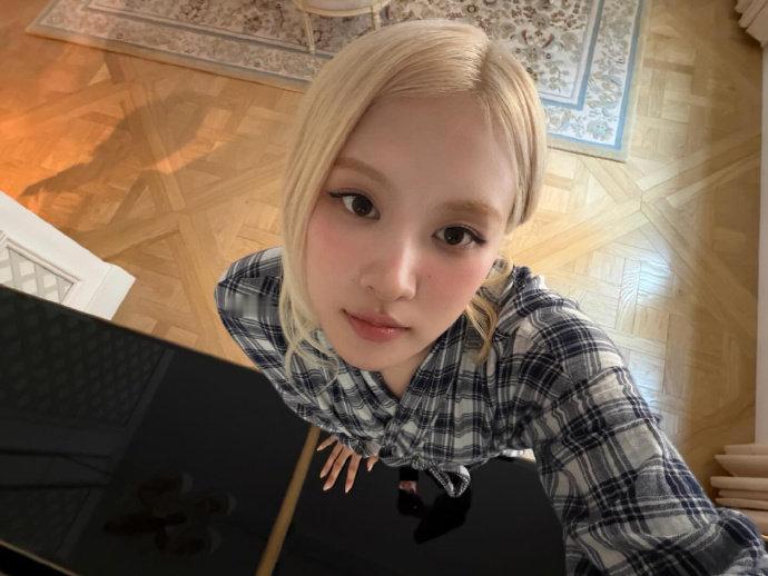 ROSÉ 