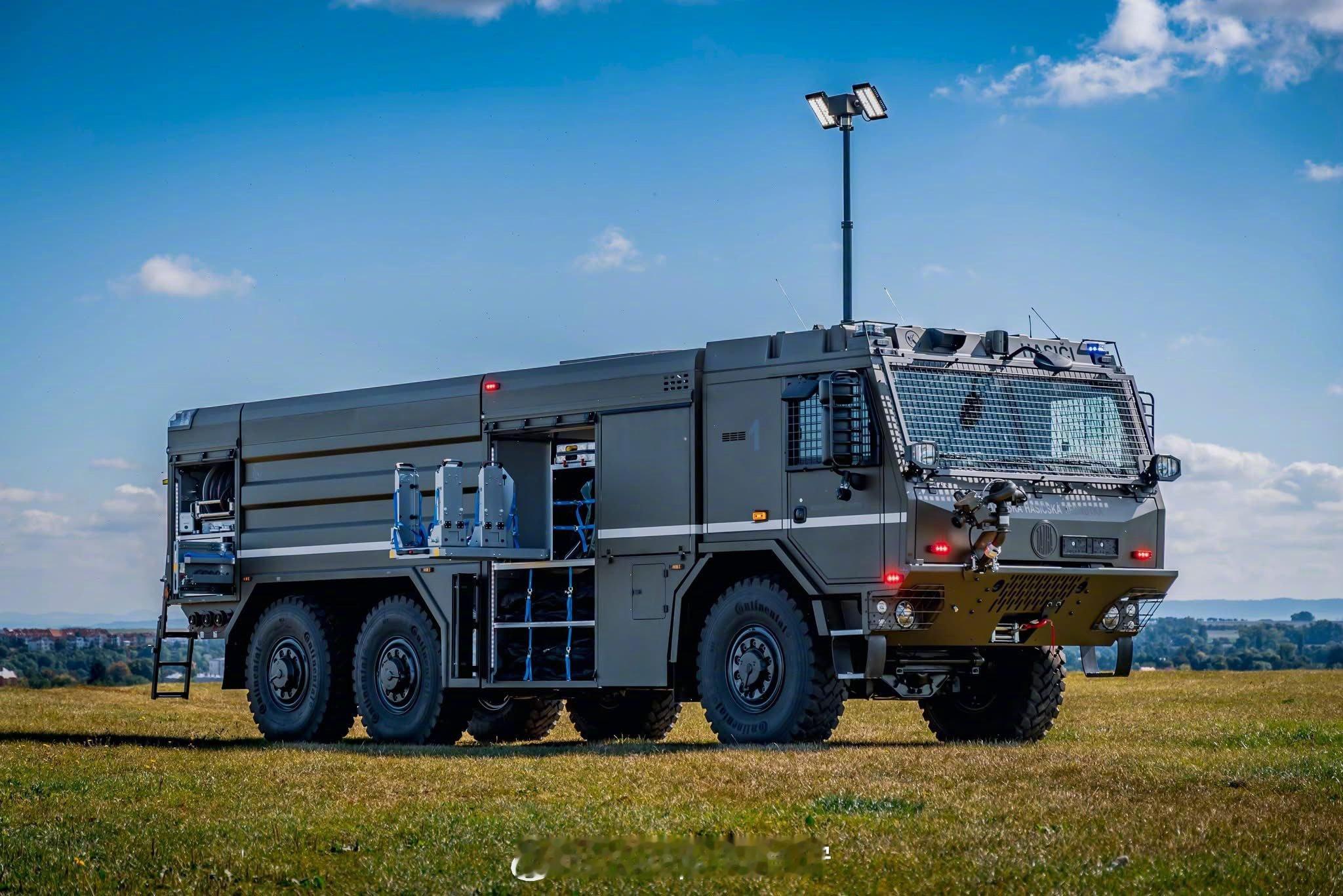 喜欢消防车的朋友看这里，CAS 30/8000/480 - S3VH+ 消防车，