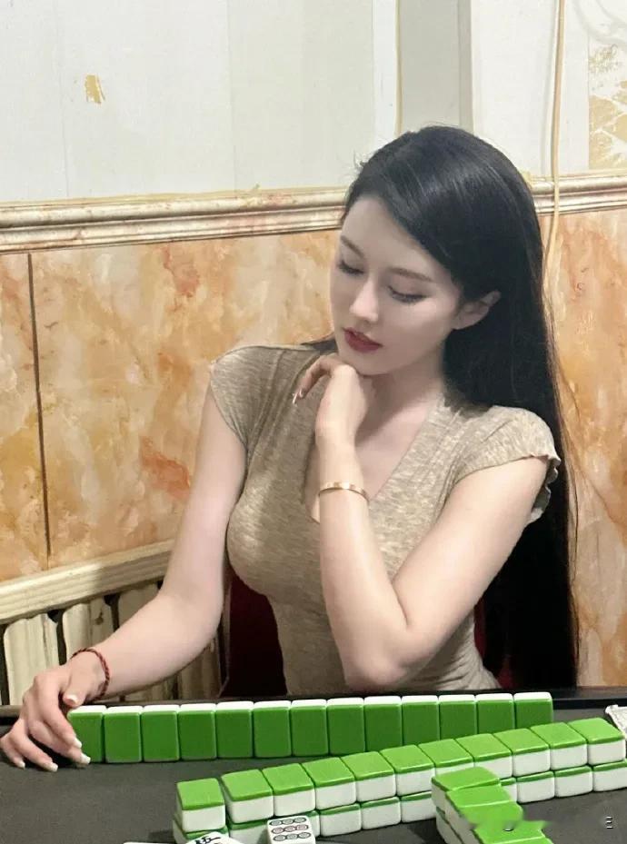 关键是她自己经常打麻将，还不让老公打，哪有这样的道理？两口子过日子，必须一辈子迁