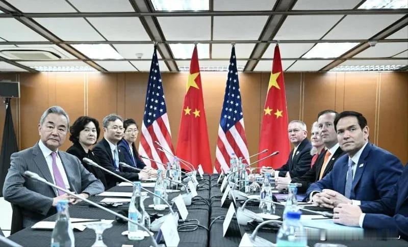 中美外长马尼拉会晤释放关键信号：管控分歧成共识，刻意炒作被彻底搁置
 
外媒最新
