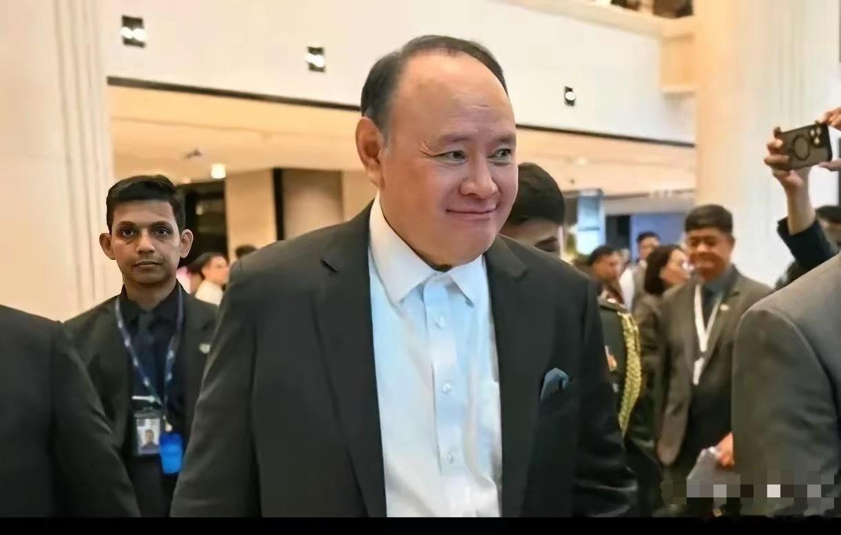 菲律宾防长特奥多罗: 你们可以不喝生力啤酒，不吃菲律宾香蕉，但是我依旧要诋毁中国