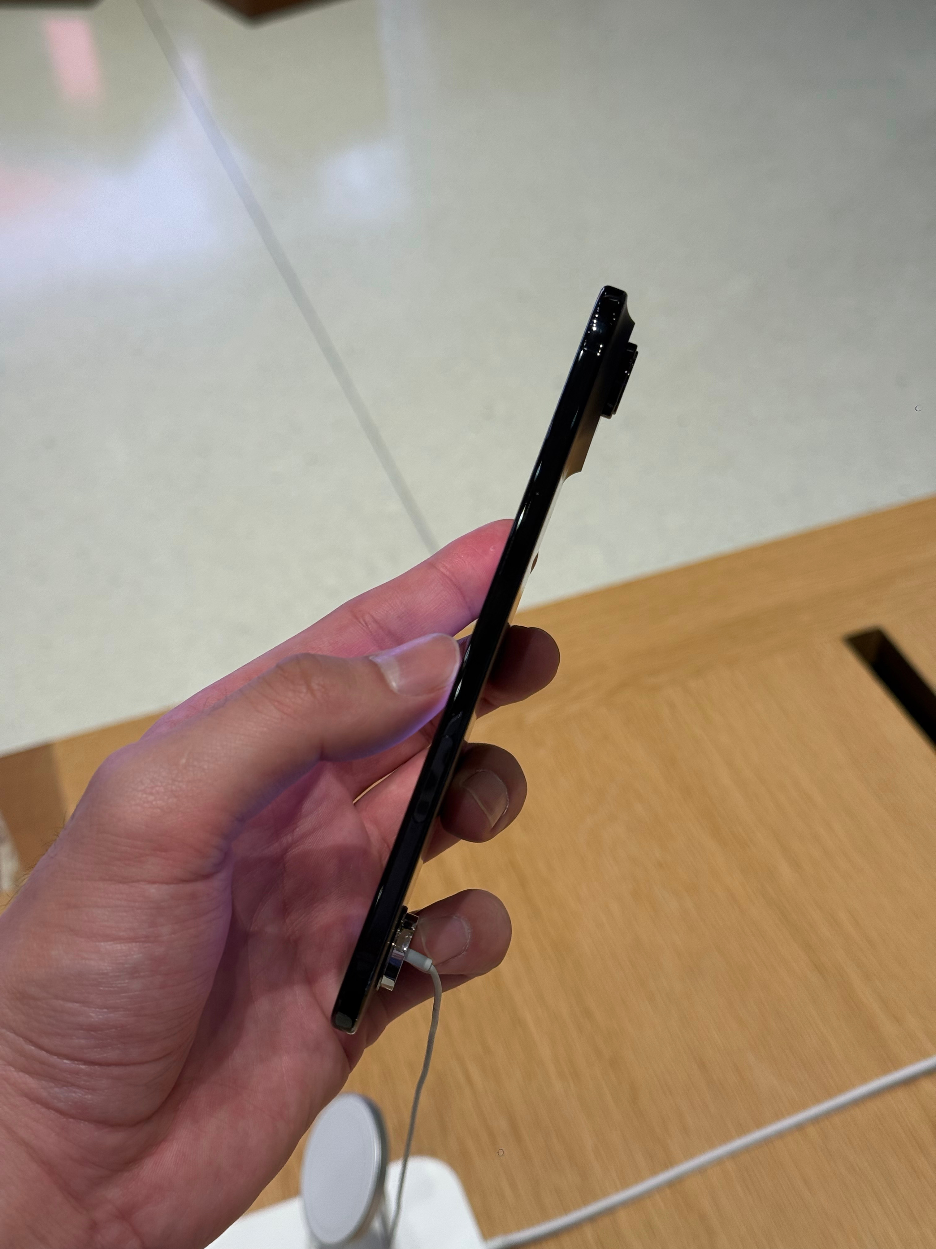 降价2000元iPhoneAir疑为库存机 emmm这不明显就是要清库存吗！不然