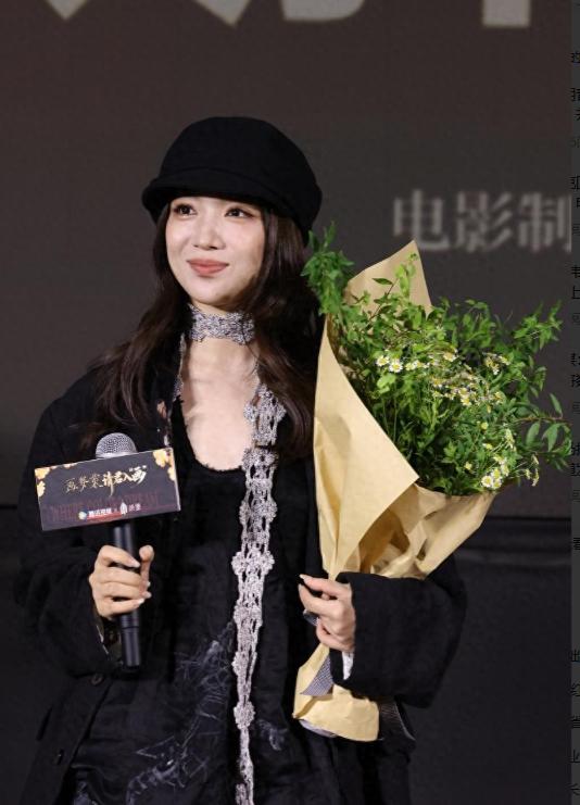 “藏得也太严实了！”7月22日，据新浪娱乐消息，演员汤唯突然晒出一张特殊的全家福