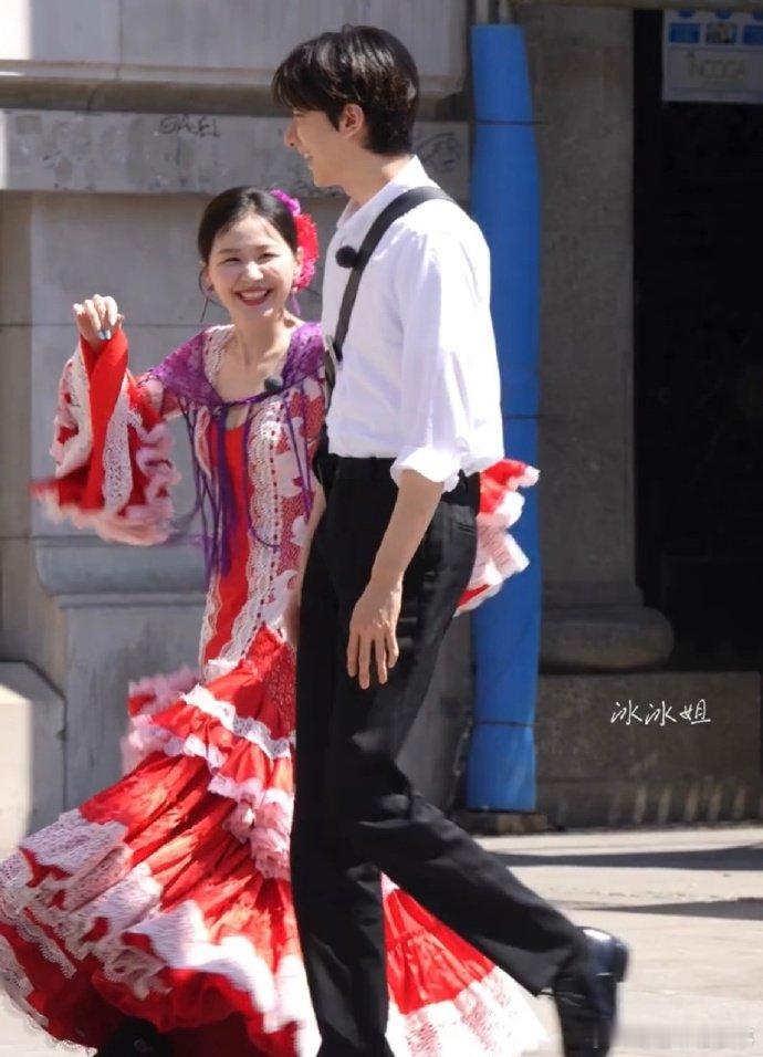 谁给金靖林一递个豪门姐弟的本子 从街头漫步到即兴共舞，金靖的灵动和林一的清爽适配