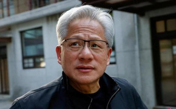 联合早报今天写道："英国媒体报道，美国英伟达首席执行官黄仁勋将加入中国清华大学经