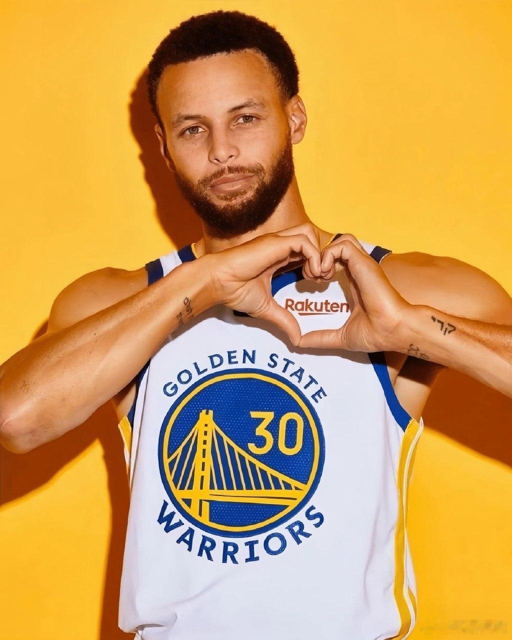 🏀 主持人想挖坑：“詹姆斯换队了，你想去自由市场玩玩吗？”库里反手就是一个直球