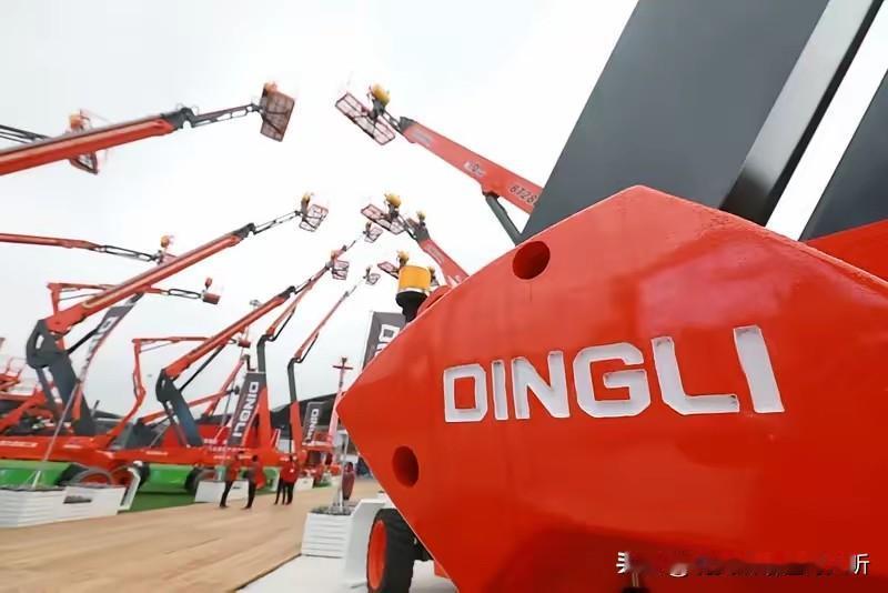 徐工•徐工集团和海伦哲加油