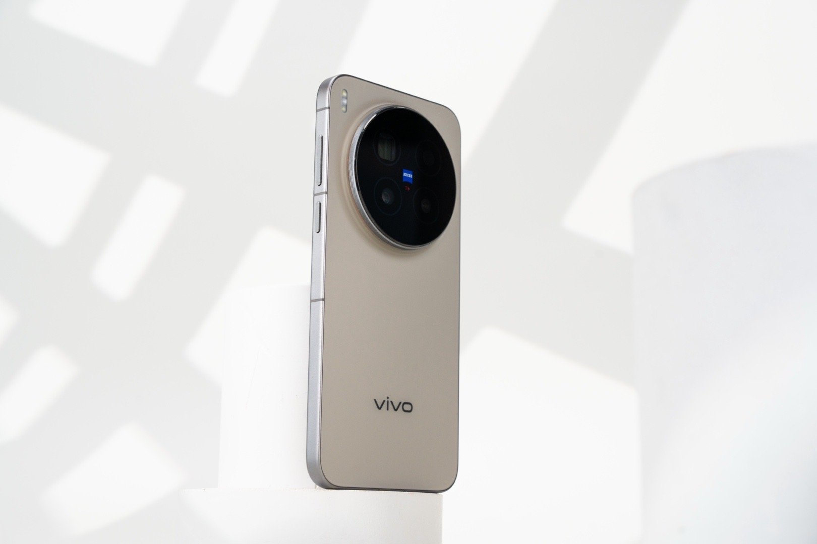 感觉国庆假期都没过完多久，就10月最后一天！这个月，数码圈发布了很多新机，对哪款