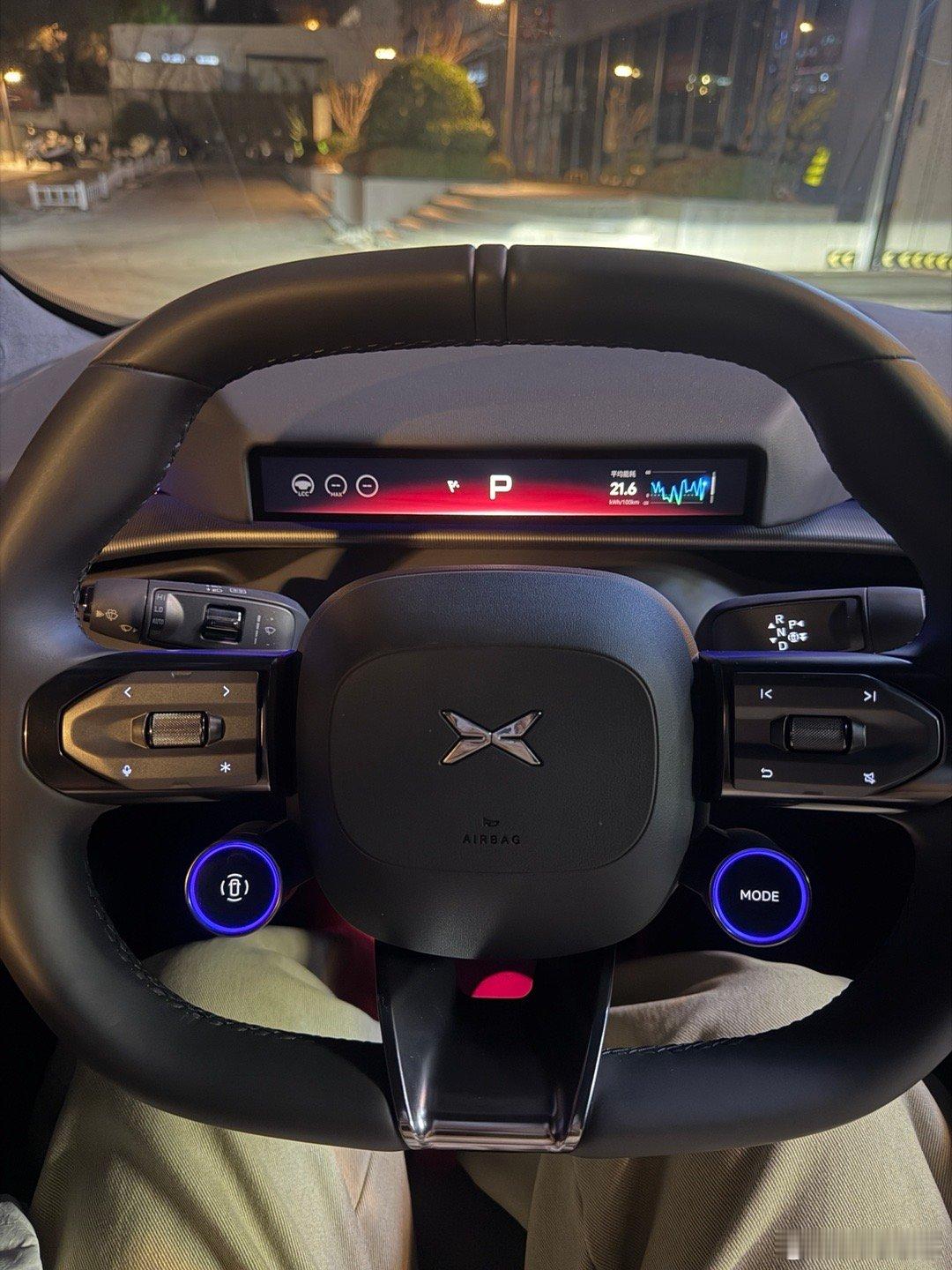 谁懂大冬天在海边吹完风回到我的P7里方向盘和座椅加热带来的幸福感啊我宣布  这俩