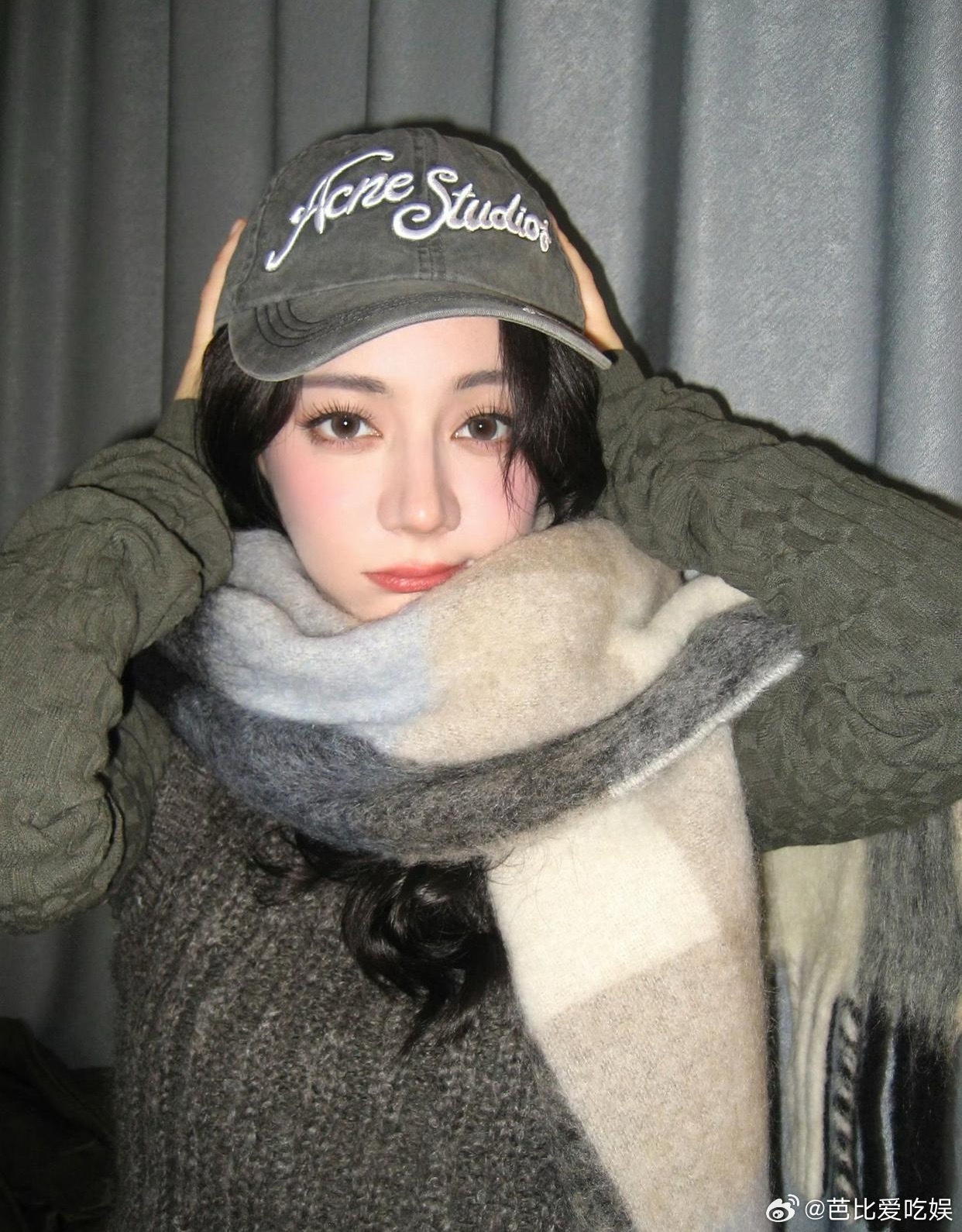 1.迪丽热巴和黄景瑜早就是老黄历了，两人现在根本没关系，女方眼下一心分割和嘉行的