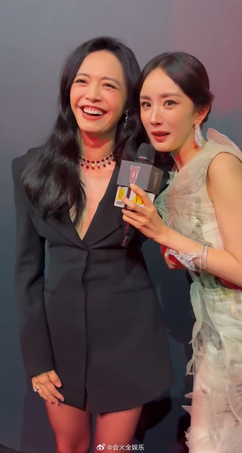 杨幂姚晨同框吐槽渣爹 杨幂姚晨同框吐槽渣爹 ​​​