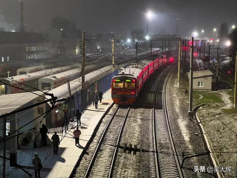 俄铁拟作价440亿卢布出售联邦货运公司49%股份
 
俄罗斯铁路股份公司（俄铁）