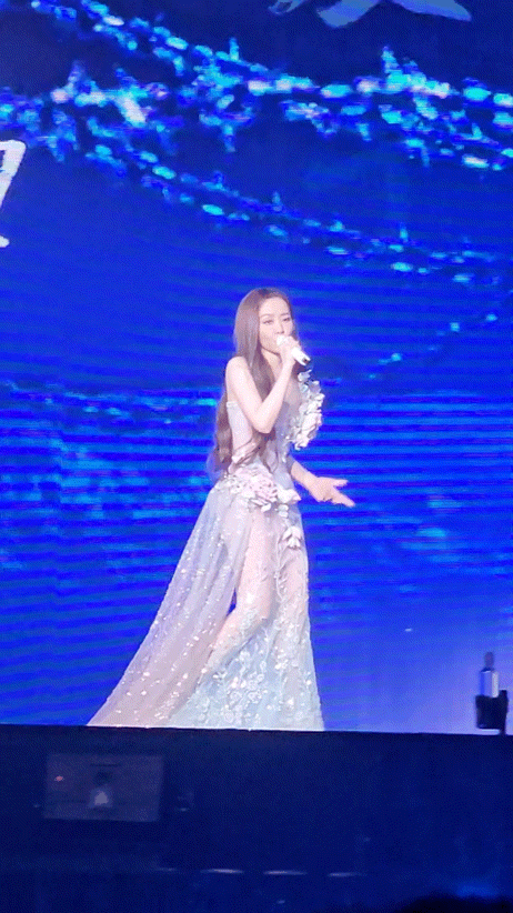 张靓颖演唱会首唱野心家张靓颖宁波演唱会张靓颖额宁波演唱会，这个妆造真的用心了，今
