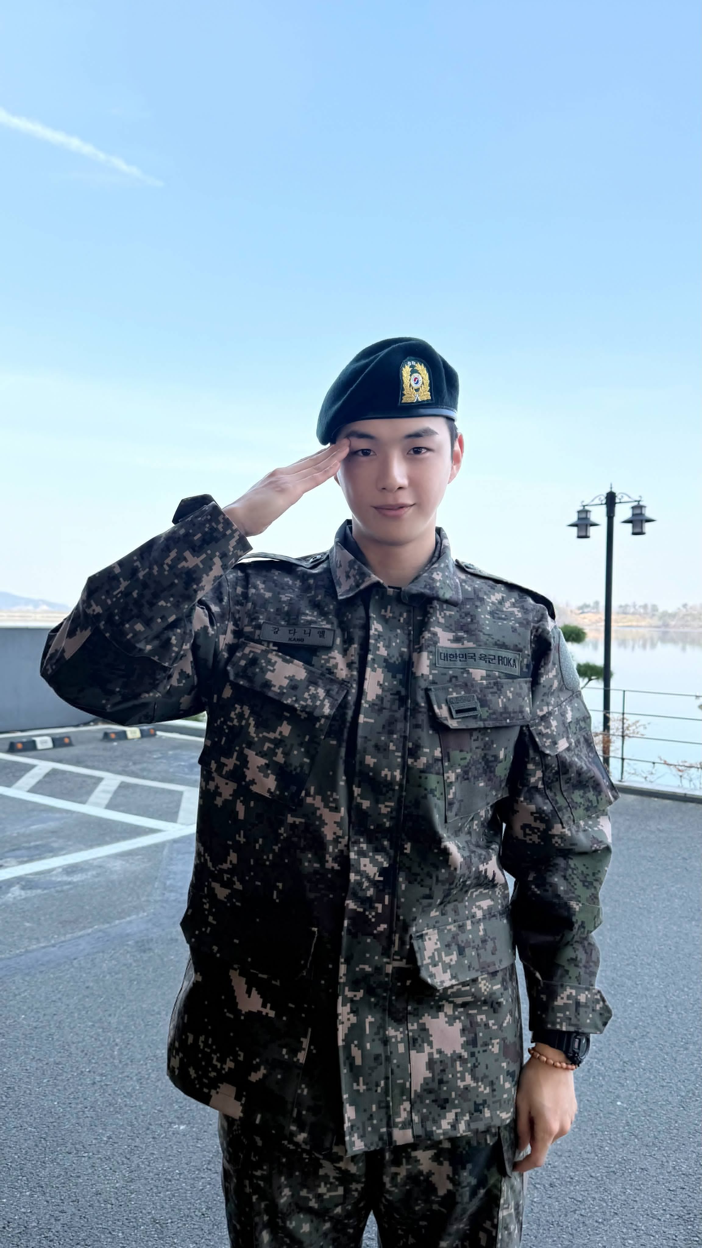 姜丹尼尔今日训练所结业式现场 