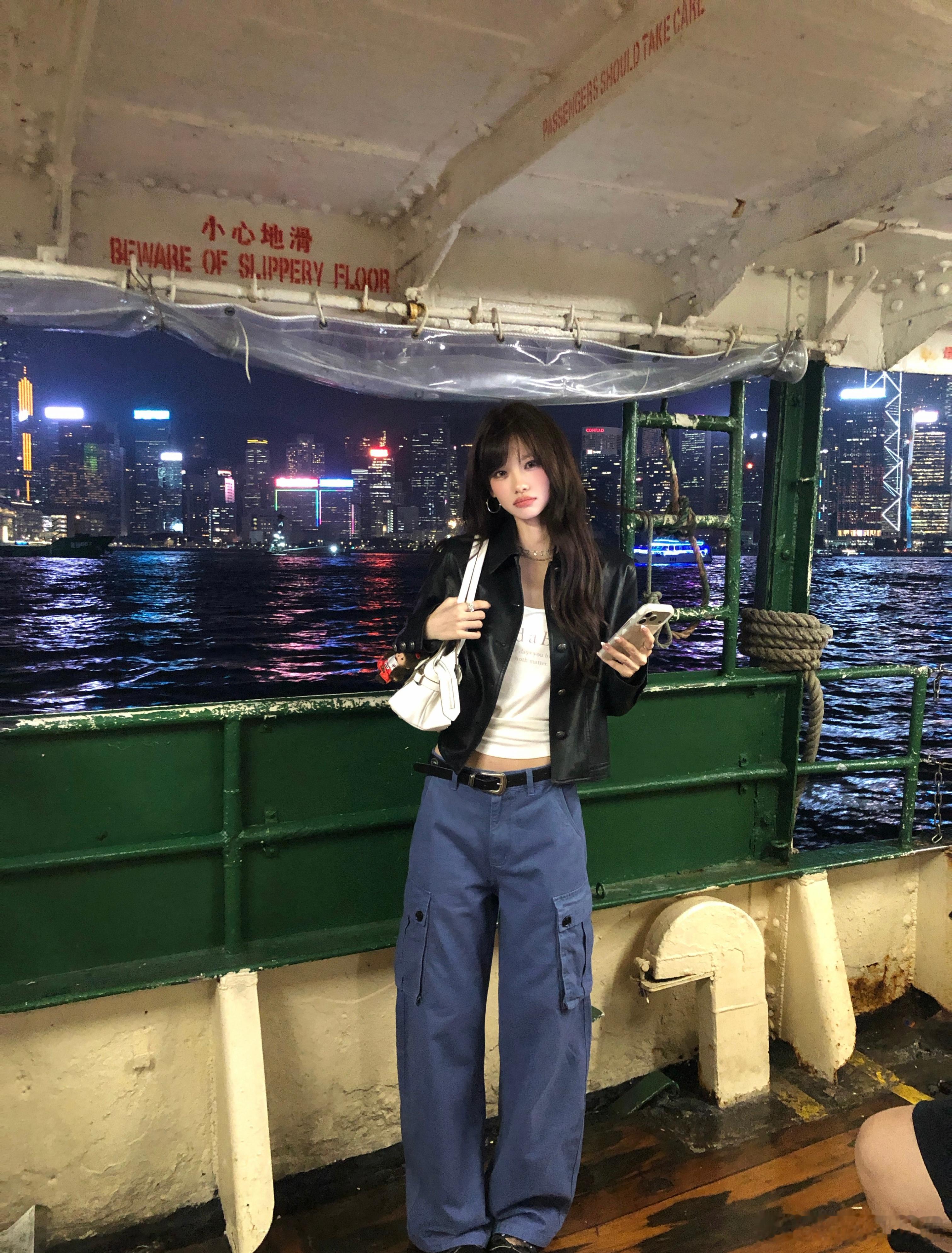 消费升级，香港满大街随处可见iPhone 17 Pro Max！ ​​​
